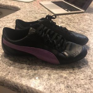 Like new Woman’s Puma’s, size 9